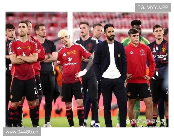 曼联关键比赛抗压能力问题显现,对球队赛季走势形成制约。 曼联关键比赛抗压能力问题显现,对球队赛季走势形成制约。