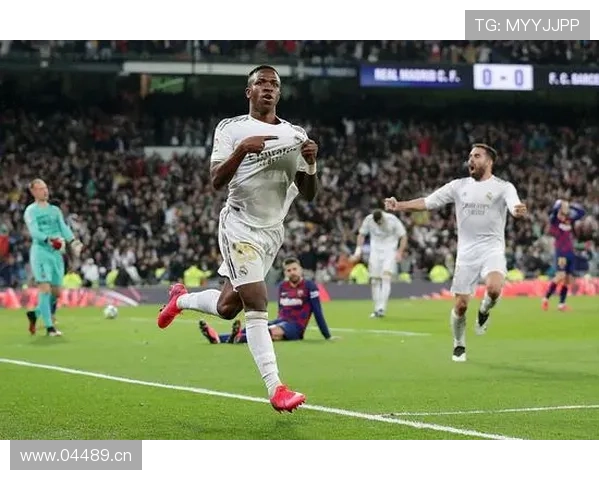 从里昂天才到皇马旗帜:本泽马18年职业生涯全景复盘 从里昂天才到皇马旗帜:本泽马18年职业生涯全景复盘