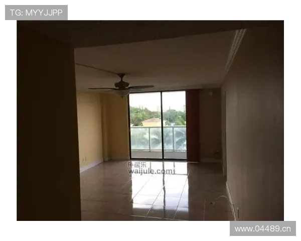 大阪刚在迈阿密买下整层公寓，转头就穿着便利店拖鞋去训练了